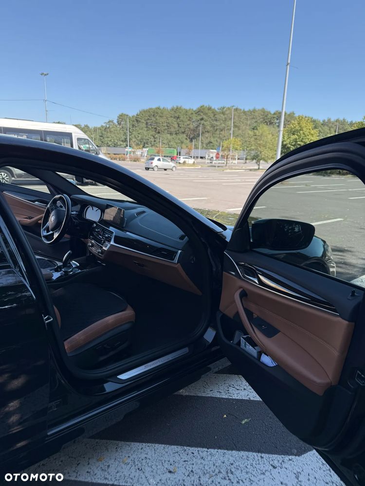 BMW Seria 5 525d Sport Line sport - 6