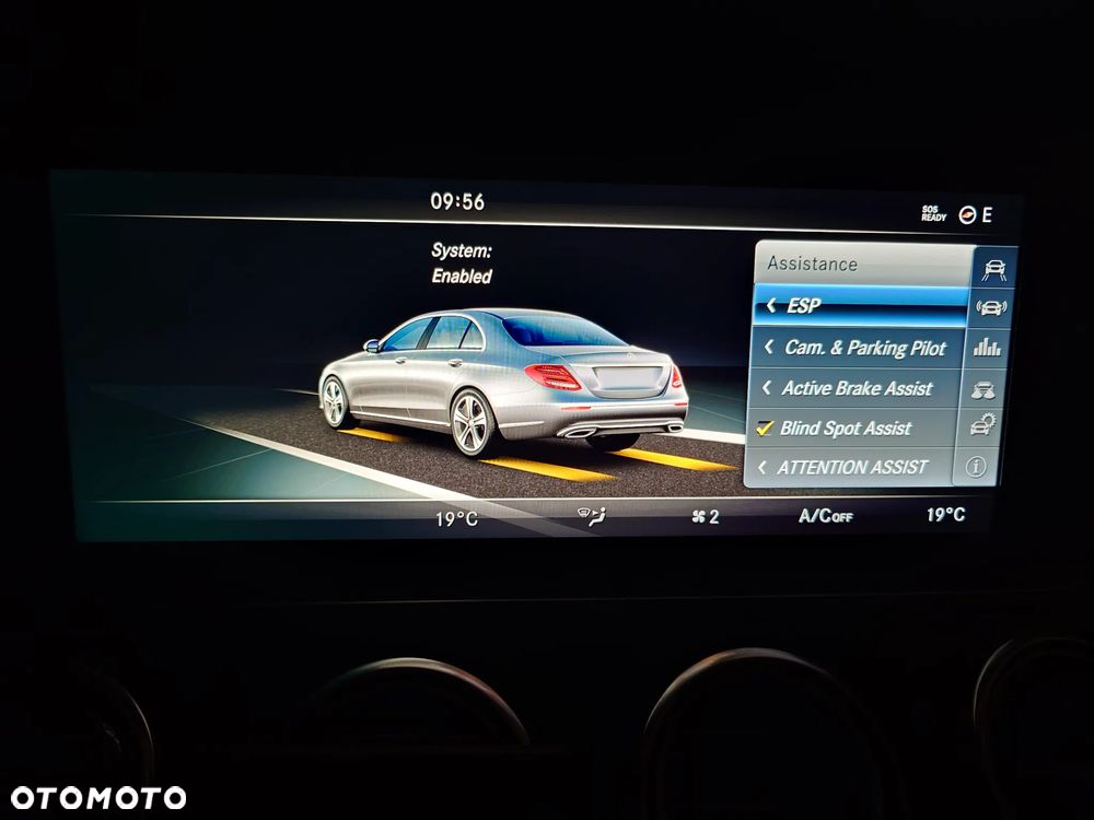 Mercedes-Benz Klasa E 300 9G-TRONIC AMG Line - 27