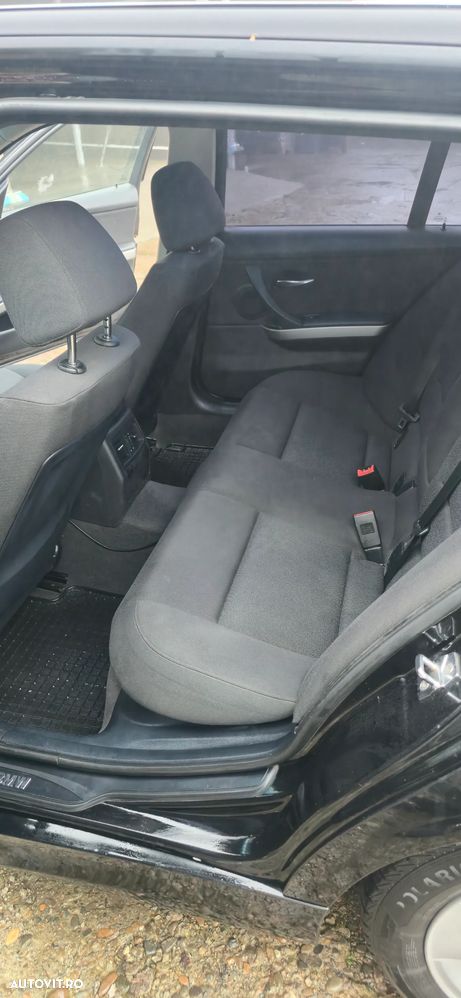 BMW Seria 3 318d DPF Touring - 15