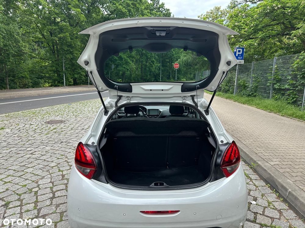 Peugeot 208 1.2 PureTech GPF Allure S&S EAT6 - 8