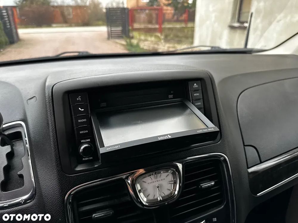 Chrysler Town & Country - 22