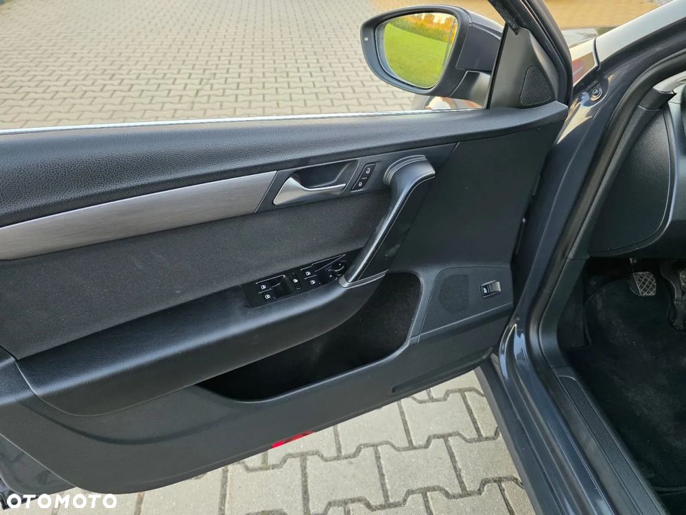 Volkswagen Passat 1.6 TDI Comfortline - 14