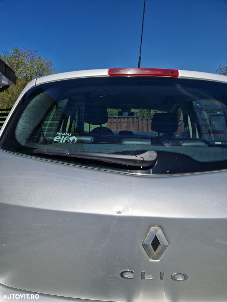 Renault Clio III 1.6 16V Dynamique - 12