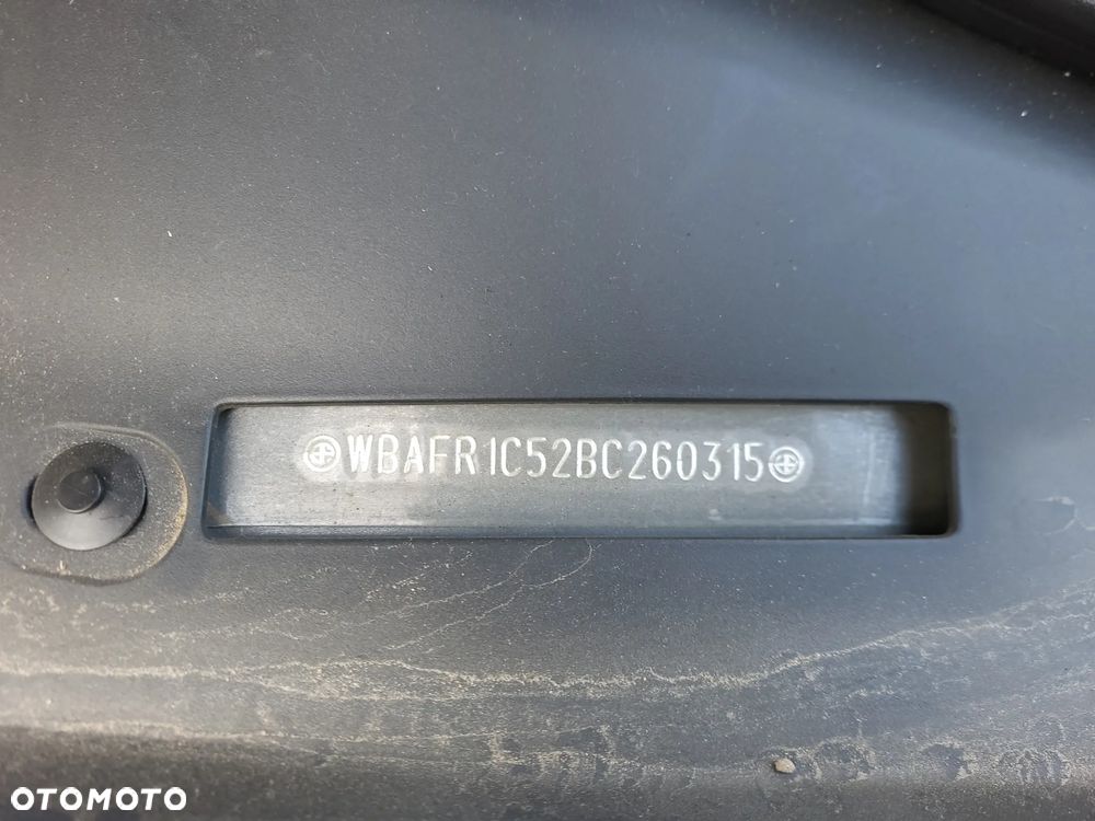 BMW Seria 5 528i - 30