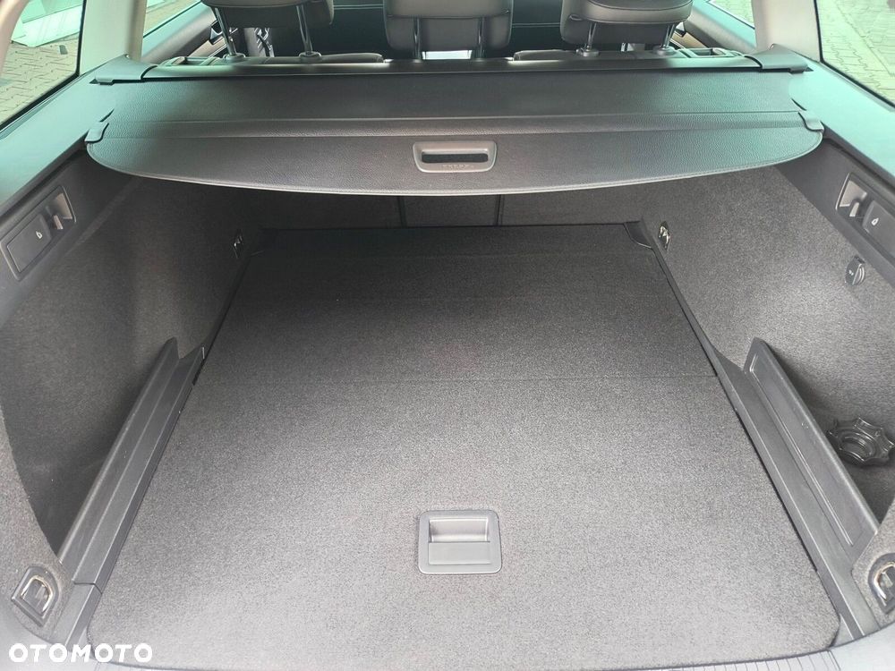 Volkswagen Passat - 32