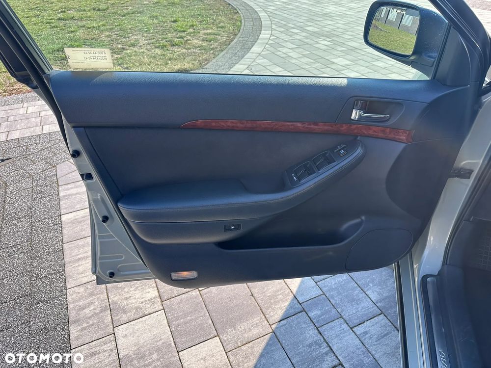 Toyota Avensis 2.0 VVT-i High - 9