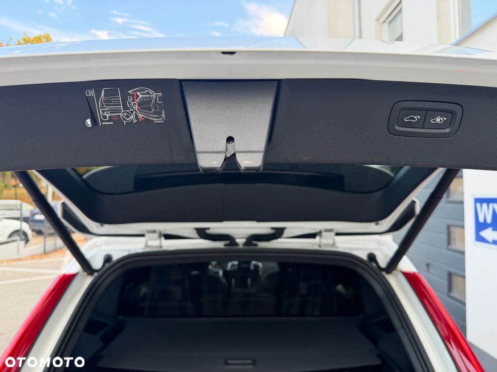 Volvo XC 90 D5 AWD Geartronic RDesign - 32