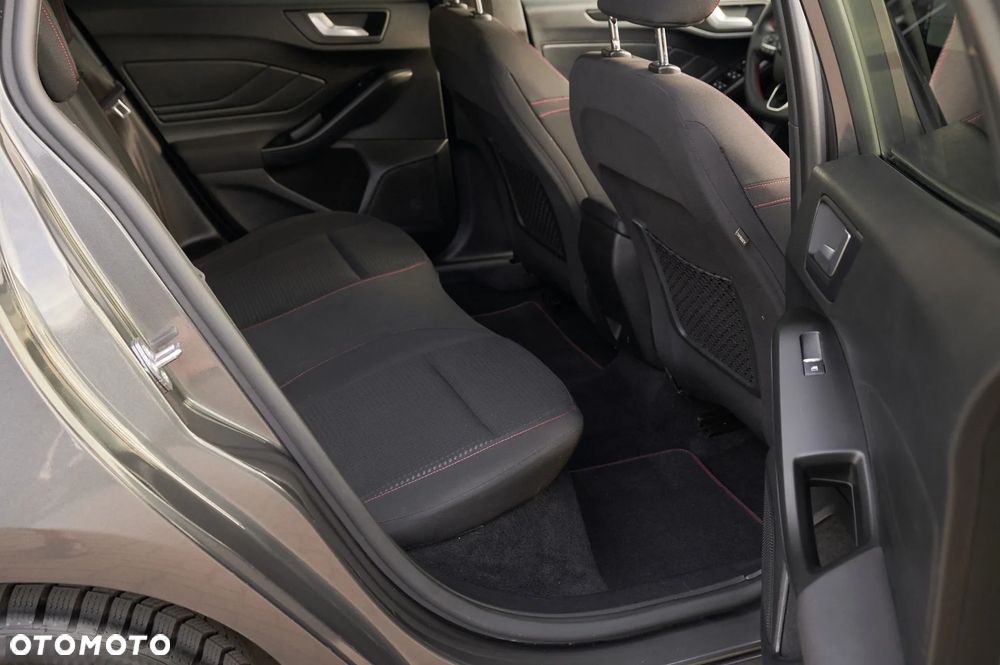 Ford Focus 1.5 EcoBlue Start-Stopp-System ST-LINE X - 31