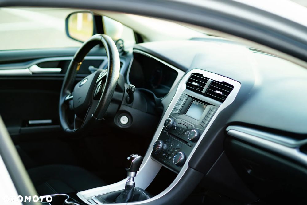 Ford Mondeo 1.5 EcoBoost Ambiente - 25