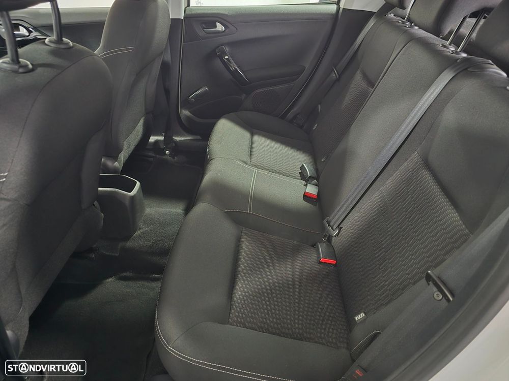 Peugeot 208 1.2 PureTech Active - 18