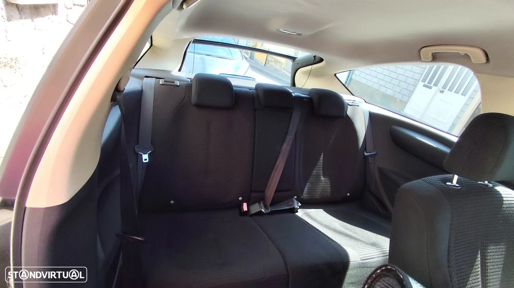 Citroën C4 1.6 HDi 110 VTR - 6