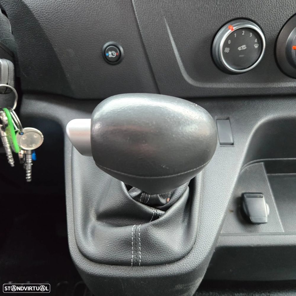 Renault Master E-Tech - 18