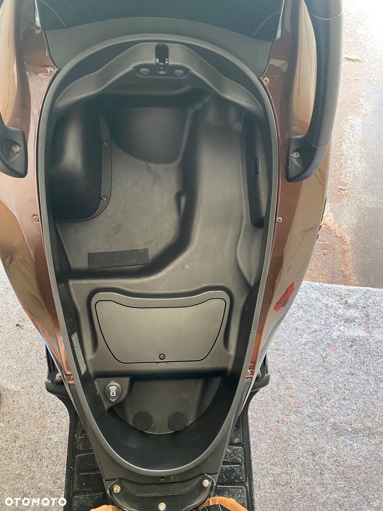 Piaggio MP-3 - 14