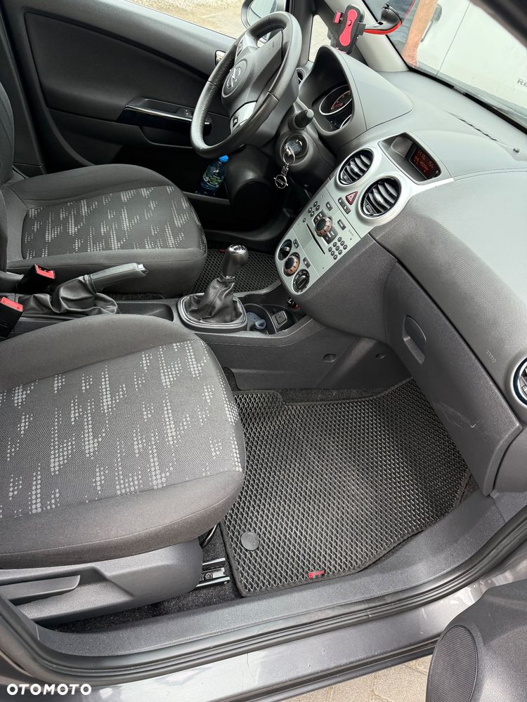 Opel Corsa 1.4 16V 150 Jahre - 14