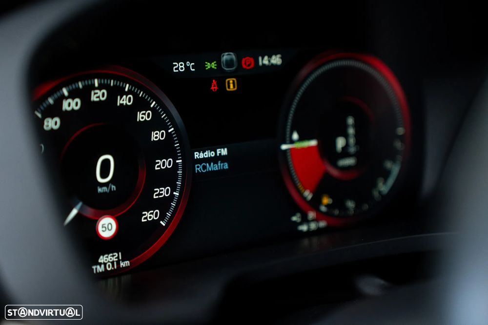 Volvo XC 60 2.0 T8 PHEV Momentum Plus AWD - 24