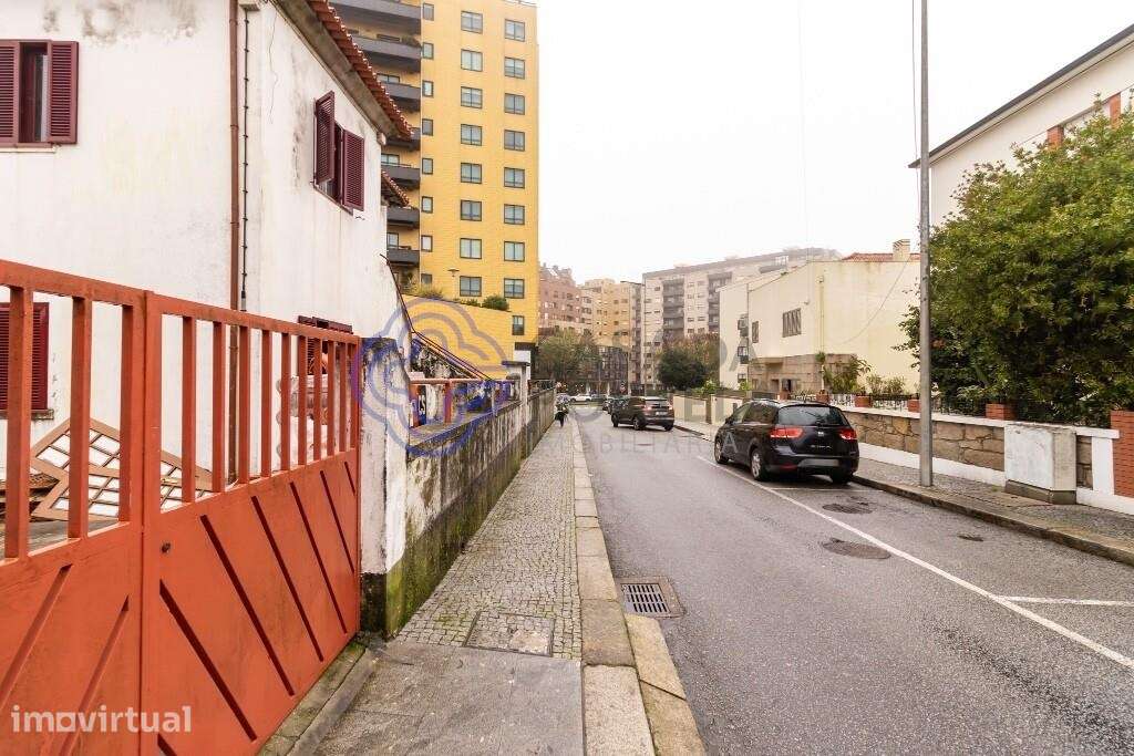 Moradia Charmosa para Recuperação Total em Localização Privilegiada - Grande imagem: 3/38