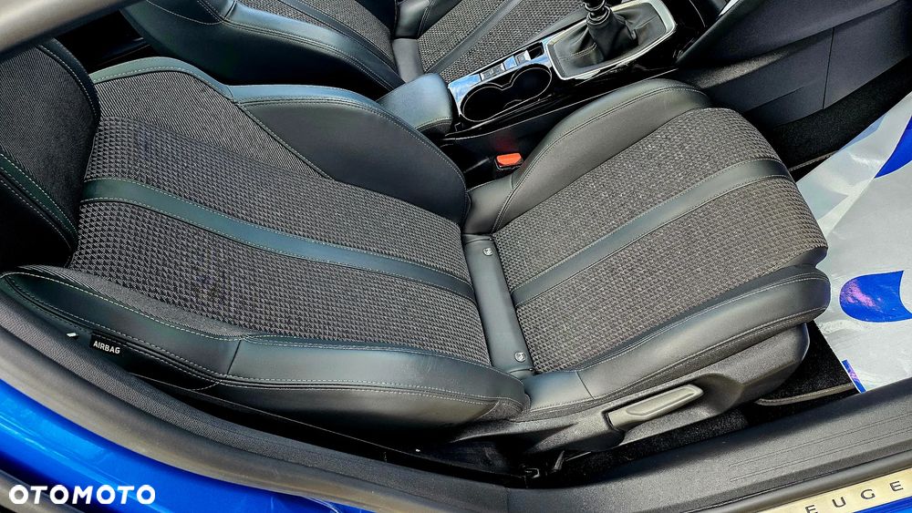 Peugeot 208 PureTech 100 GT Pack - 30