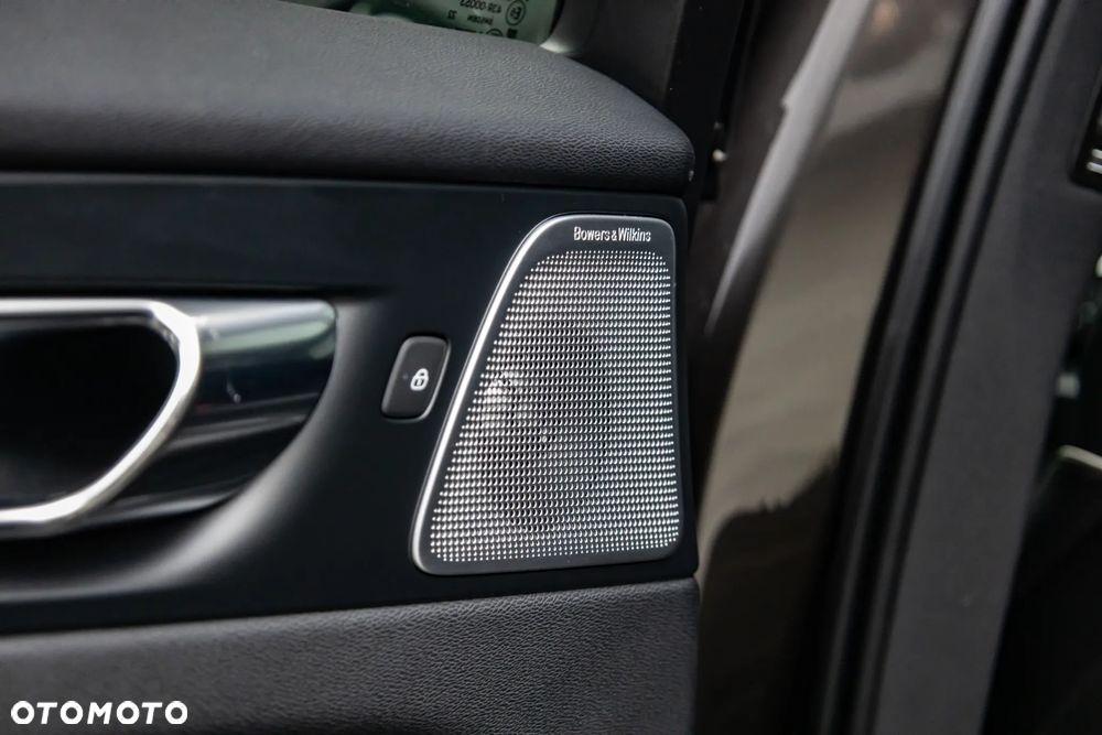 Volvo XC 60 T8 Plug-In Hybrid AWD R-Design - 30