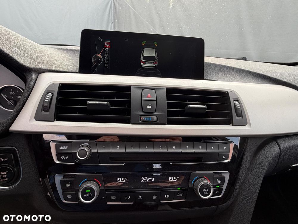 BMW Seria 3 318d Luxury Line - 31