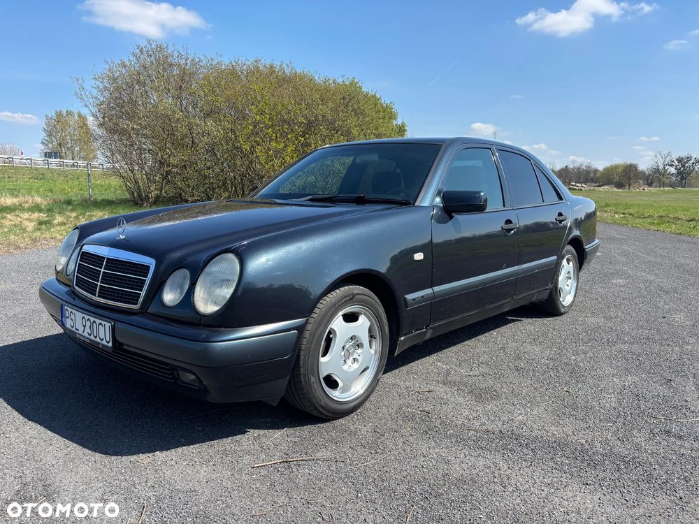 Mercedes-Benz Klasa E 200 - 1