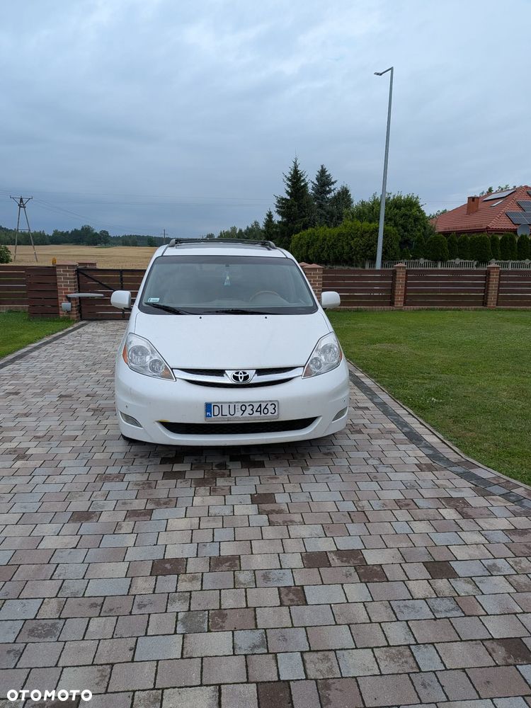 Toyota Sienna - 3