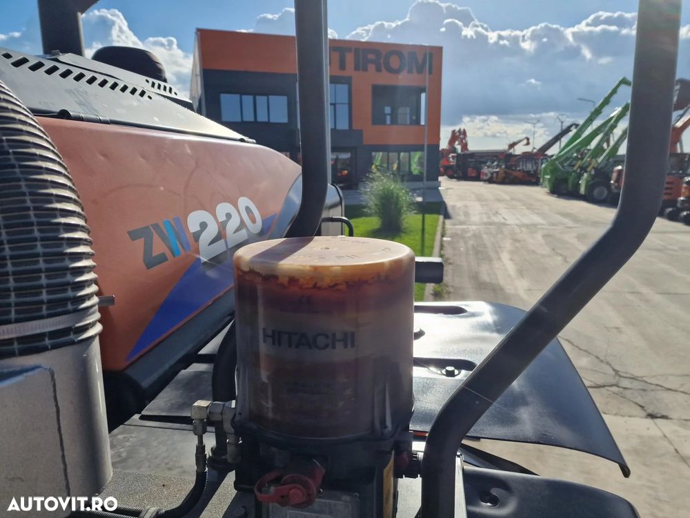 Hitachi ZW220, 2.140h, 8.833 km, CUPLA RAPIDA, CUPA 3,5mc, Masa operationala 20t, Anvelope Goodyear profil L5 90% ok, Gresare automata, VIRARE JOYSTICK, consum mediu 14,6l/h, an fabr 2020, camera spate, ridica la 4,2m,  CA NOU-PROMOTIE 119.900 EUR+Tva - 20