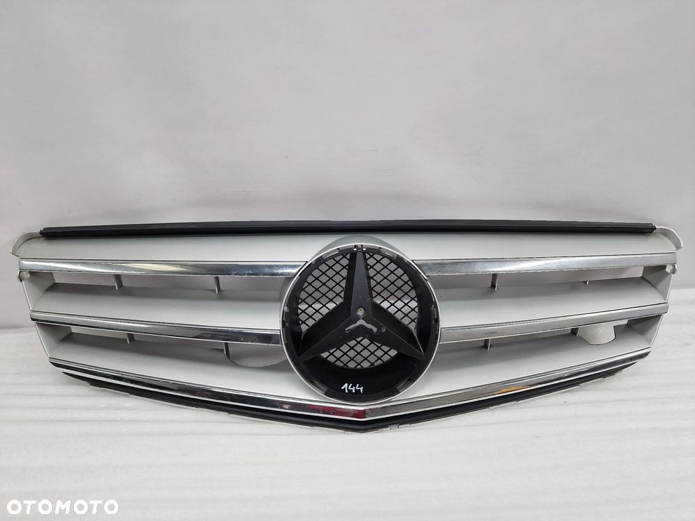 MERCEDES W204 C-KLASSA LIFT 11- ATRAPA / GRILL PRZEDNI PRZÓD , NR A2048800023 , NR AUKCJI GL144 - 1