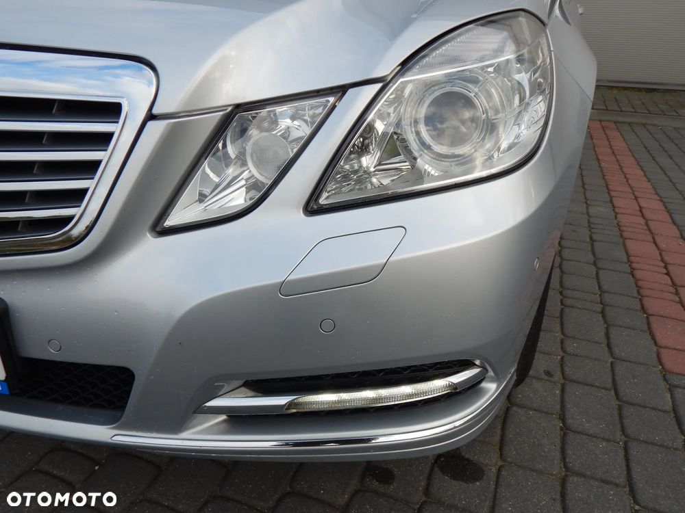 Mercedes-Benz Klasa E 250 BlueEFFICIENCY 7G-TRONIC Elegance - 24