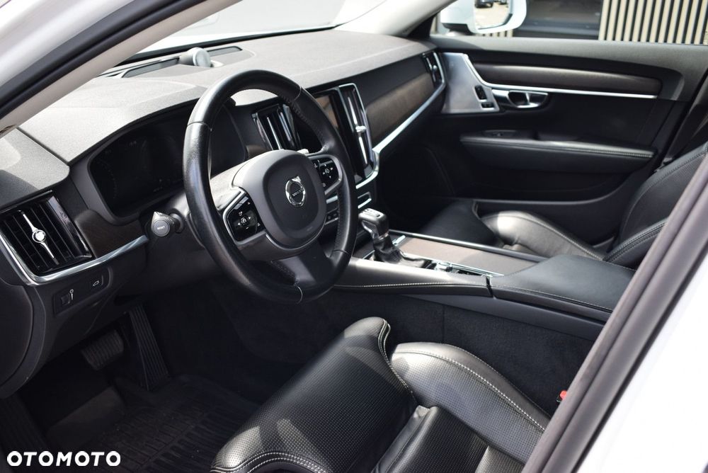 Volvo V90 Cross Country - 25