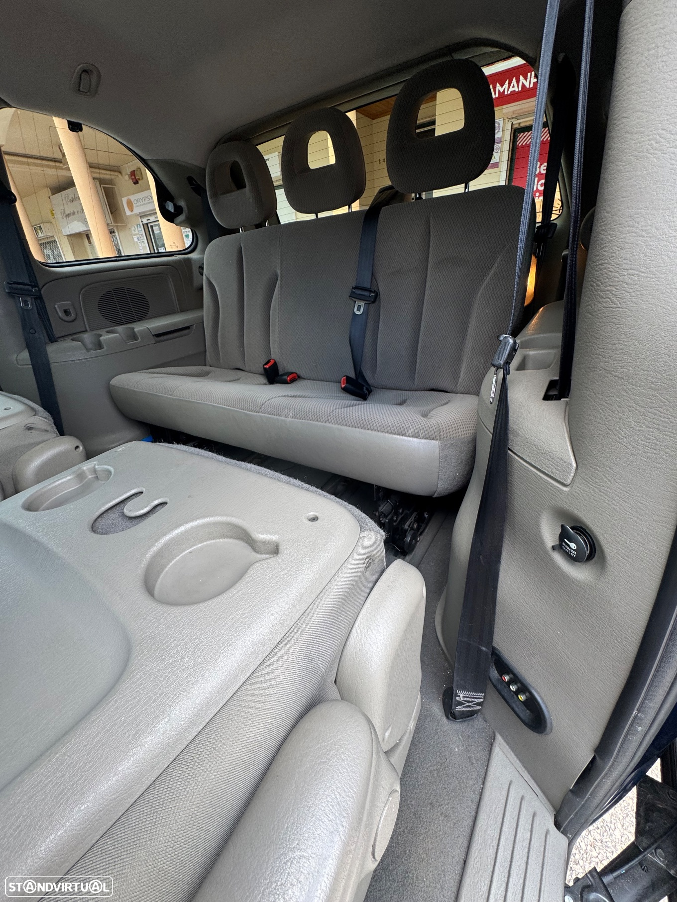 Chrysler Voyager 2.5 CRD SE - 13