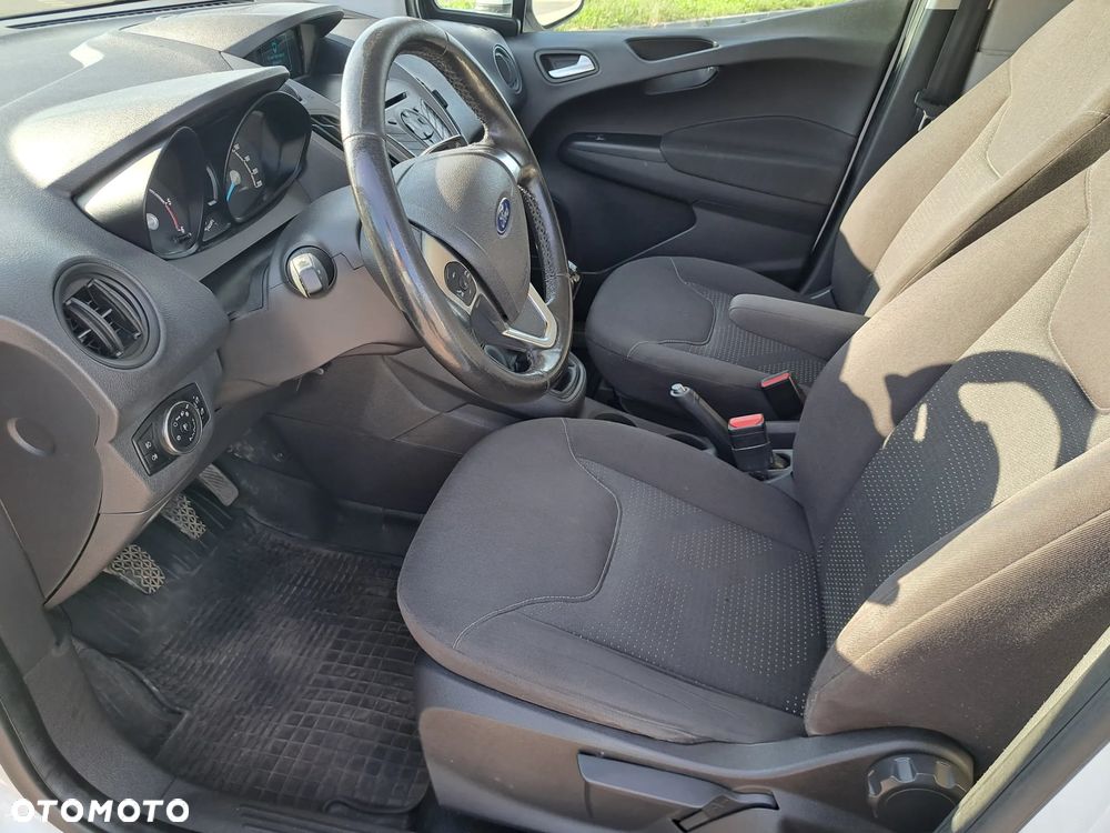 Ford Transit Courier - 10