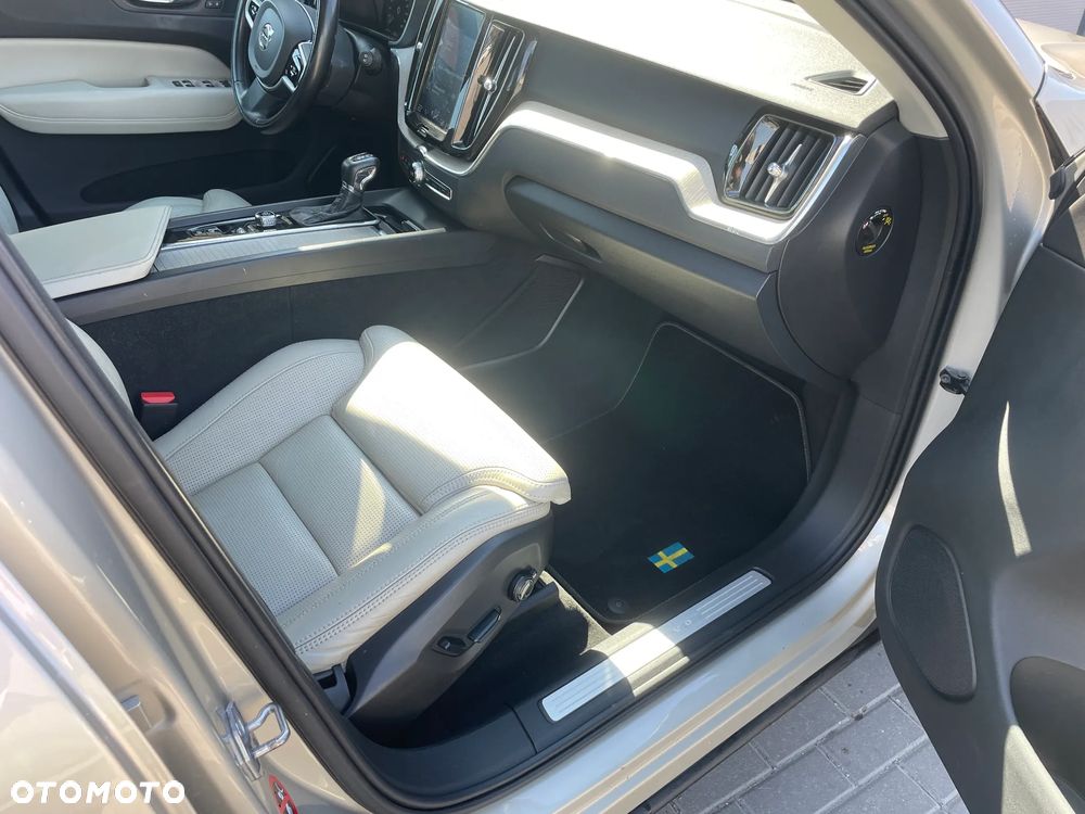 Volvo XC 60 D5 SCR AWD Momentum - 9