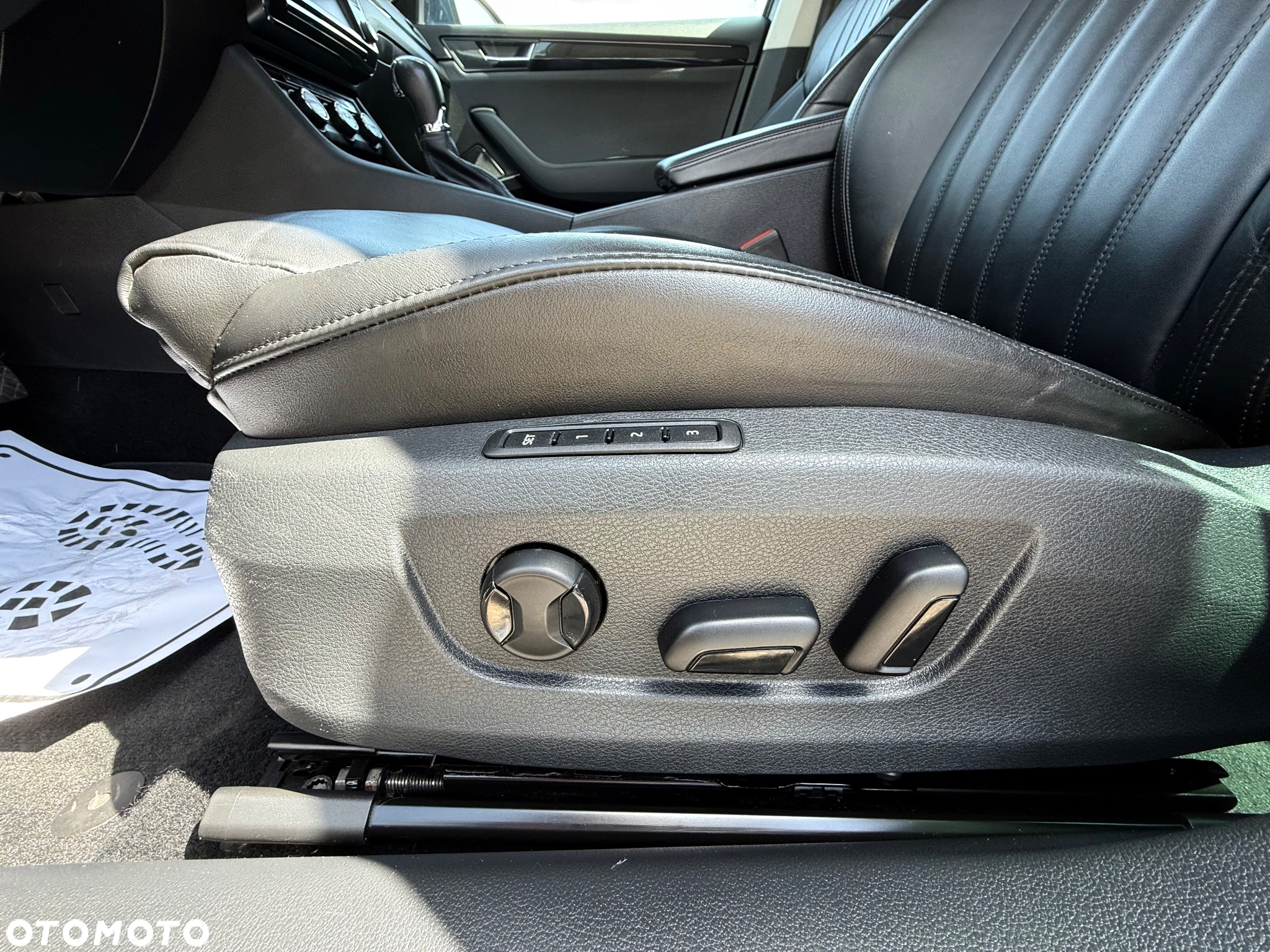 Skoda Superb 2.0 TDI DSG L&K - 23