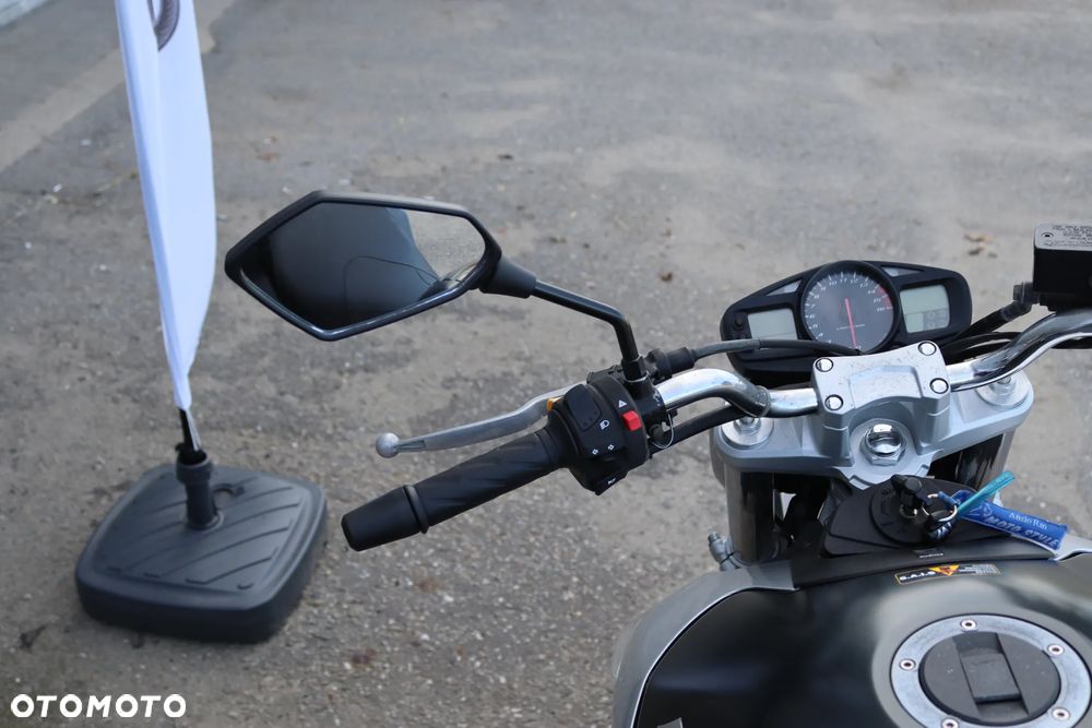 Suzuki GSR - 16