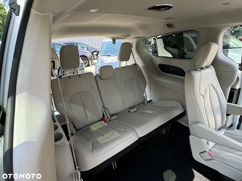 Chrysler Pacifica - 13