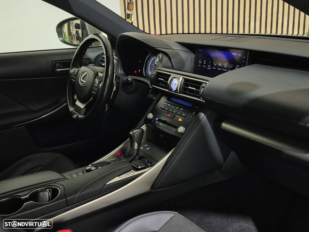 Lexus IS 200 t SPORT - 34