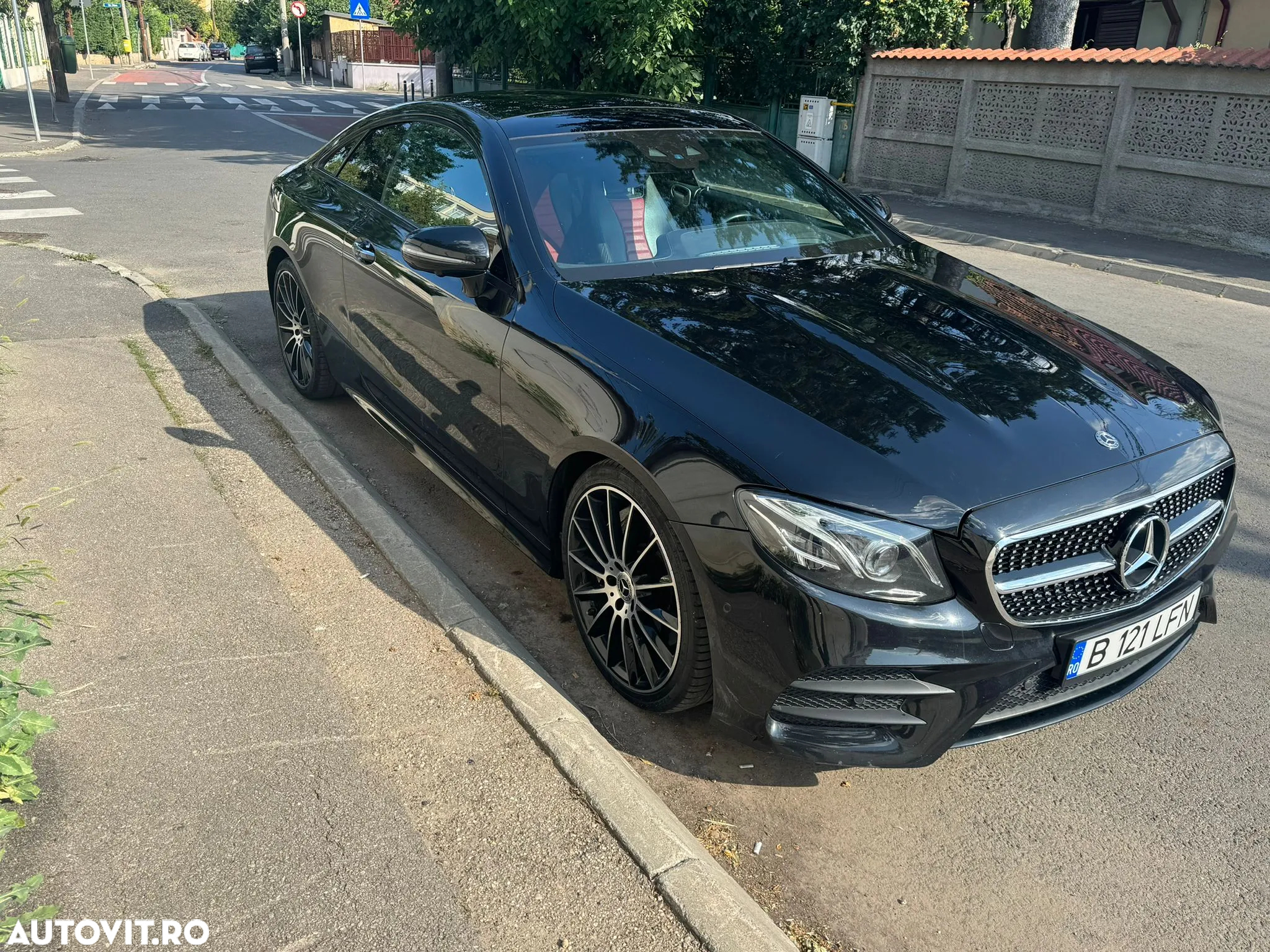 Mercedes-Benz E 300 Coupe 9G-TRONIC AMG Line - 2