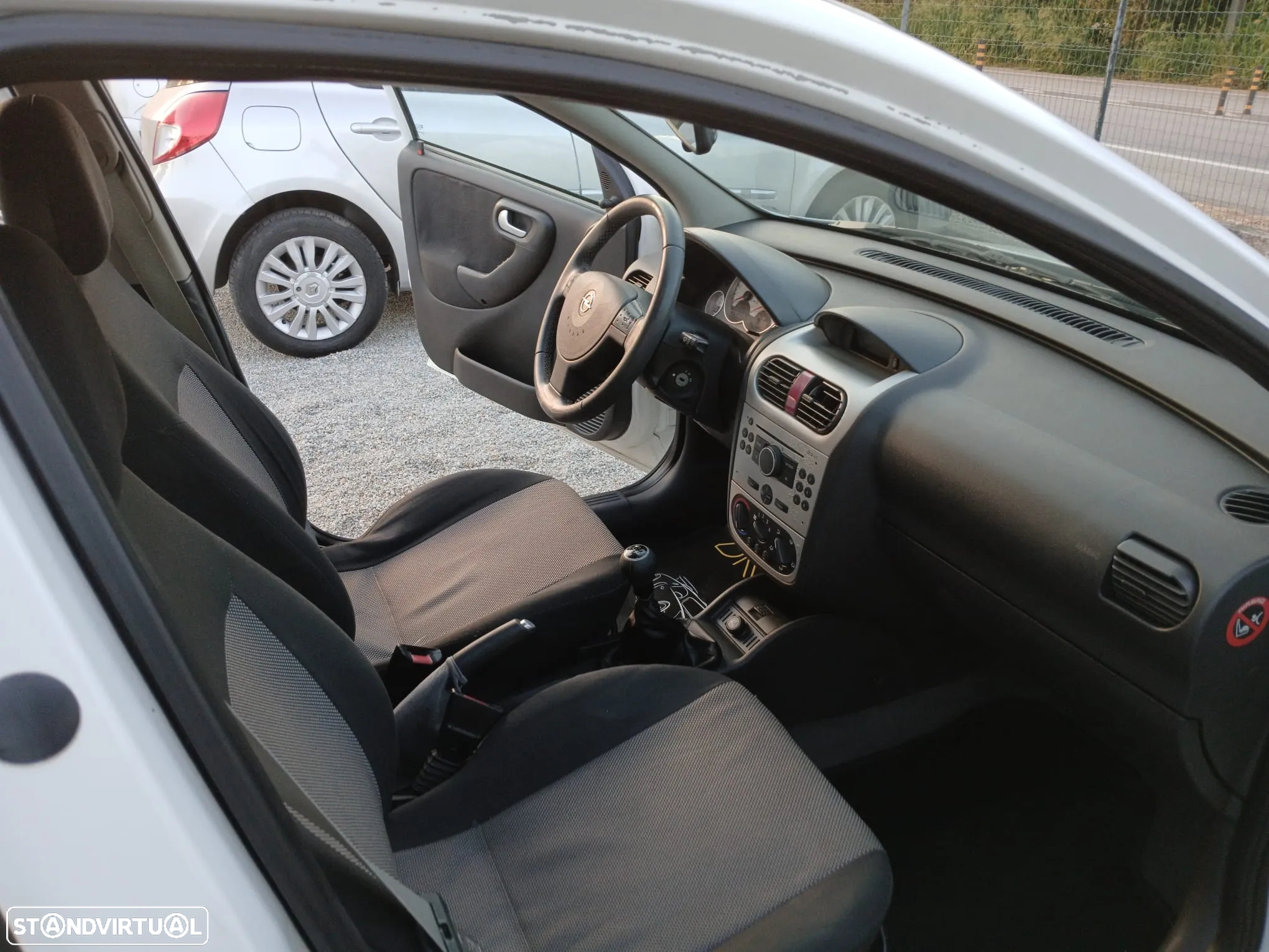 Opel Corsa 1.2 16V Cosmo - 2