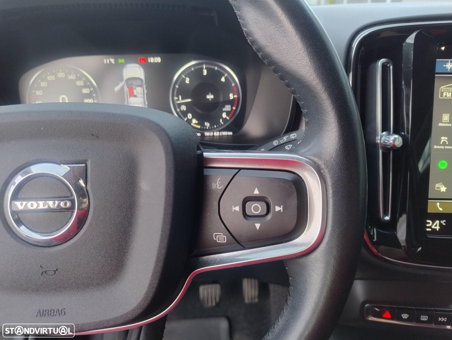 Volvo XC 40 2.0 D3 Momentum - 33
