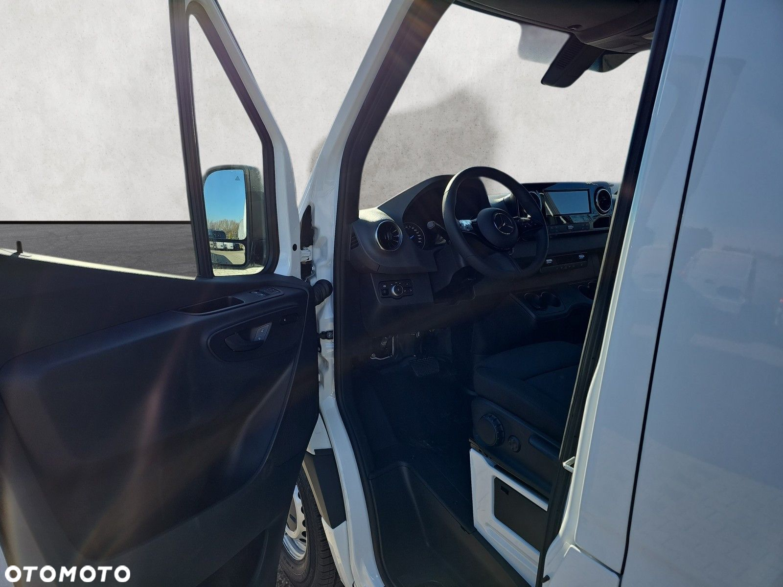 Mercedes-Benz Sprinter 320 e - 10