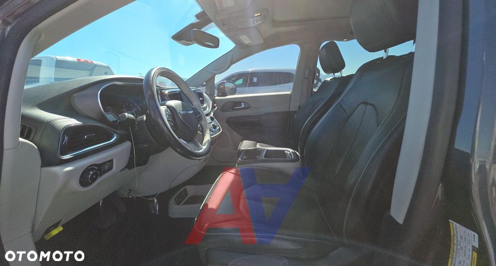 Chrysler Pacifica - 12