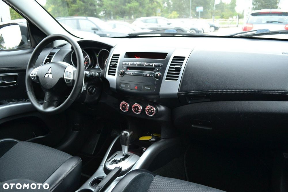 Mitsubishi Outlander 2.0 Intense 2WD CVT - 13