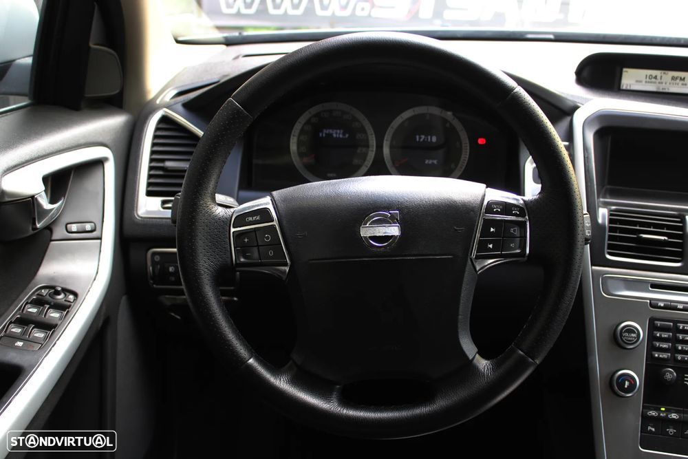 Volvo XC 60 D5 Momentum Geartronic - 34