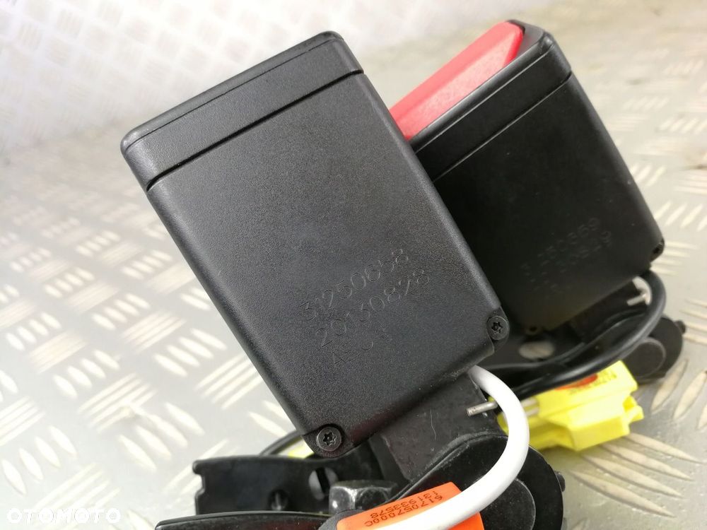 31250659 31250658 zapinka pasa tył lewa prawa środkowa Volvo V60 i… - 5