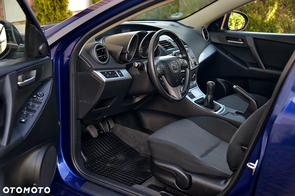 Mazda 3 1.6 Exclusive + - 21