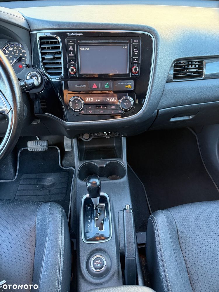 Mitsubishi Outlander - 14