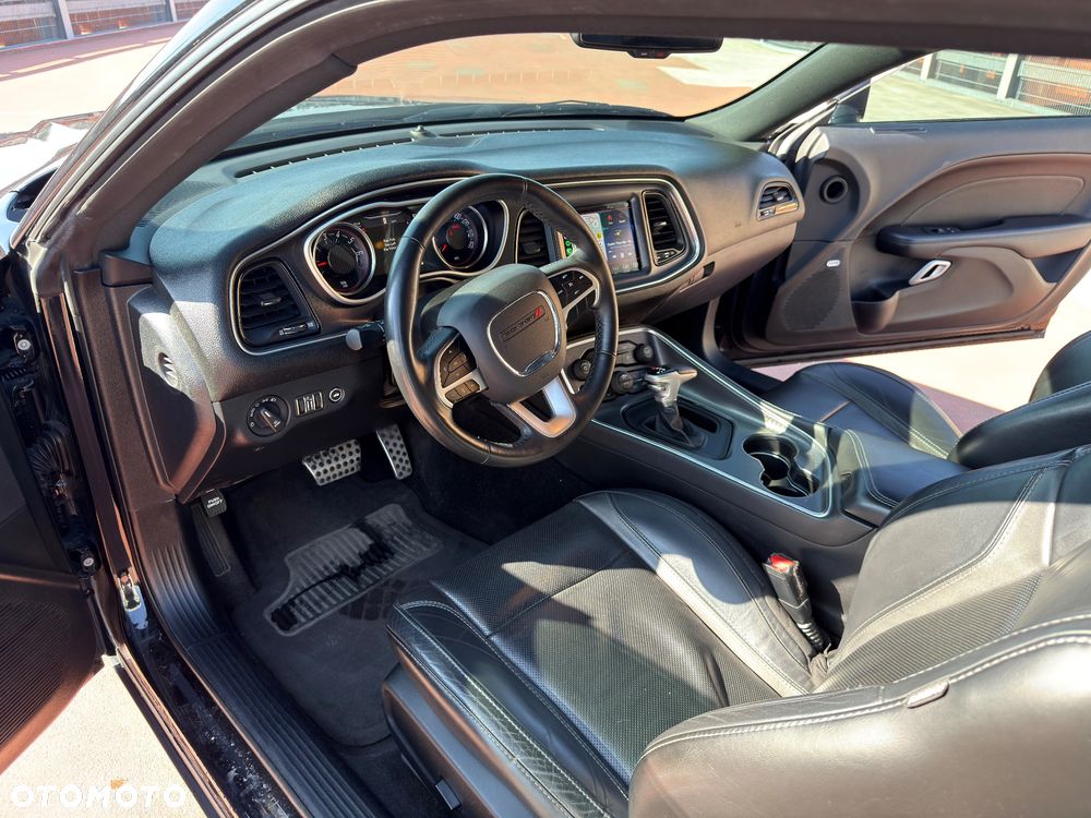 Dodge Challenger - 33