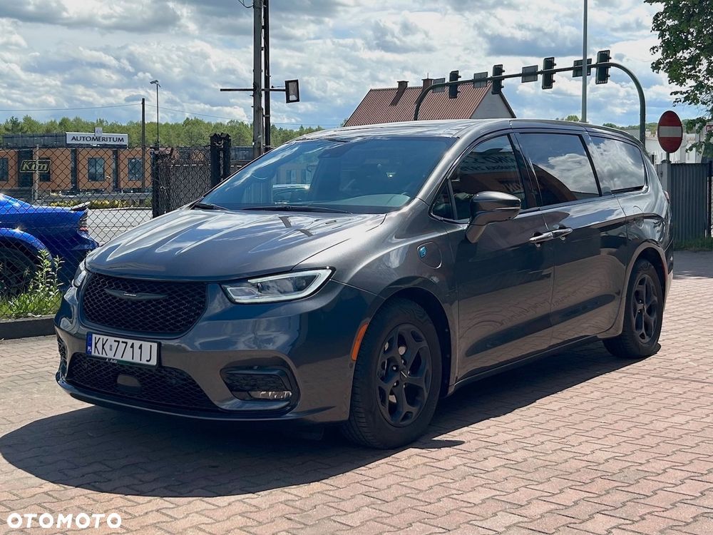 Chrysler Pacifica - 23