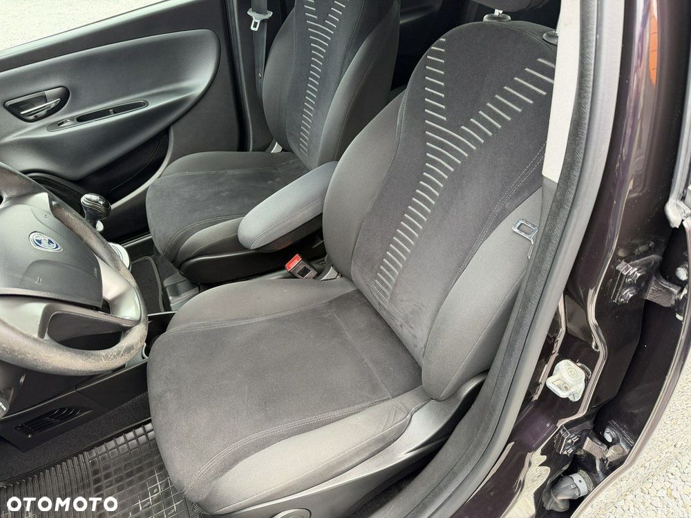 Lancia Ypsilon 0.9 Black&Red S&S - 13