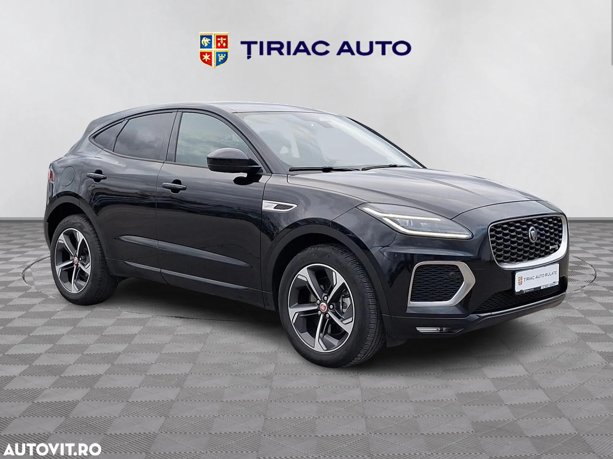 Jaguar E-Pace P200 AWD R-Dynamic - 8